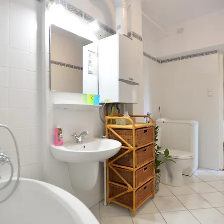 Mi12 アパート エゲル