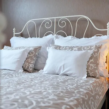 Mi12 アパート エゲル