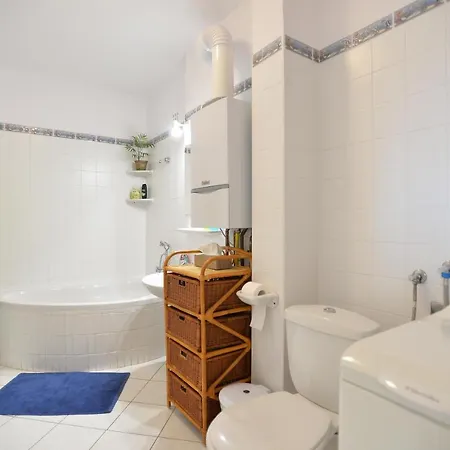 Mi12 アパート エゲル